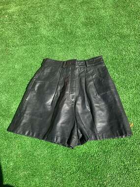 Vintage Boutique Europa Black High Waisted Pleated Genuine Leather Shorts Size 4